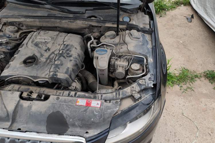 Used Audi A4L 2010 2.0 TFSI Standard Edition Engine Bay Left