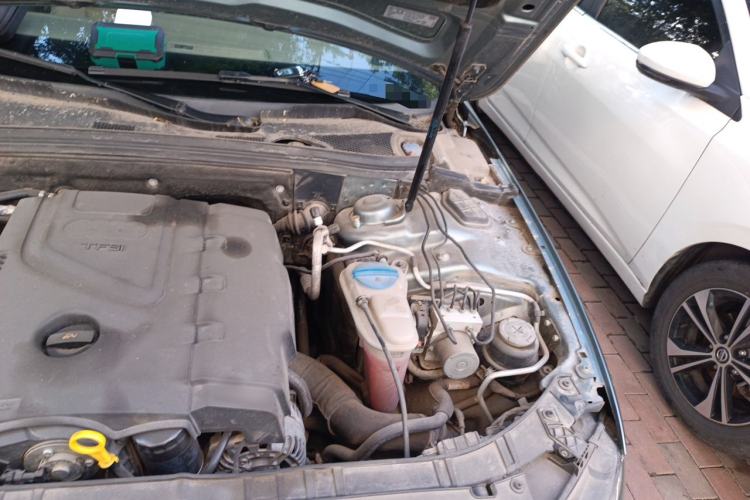 Used Audi A4L 2010 1.8 TFSI Comfort Model Engine Bay Left