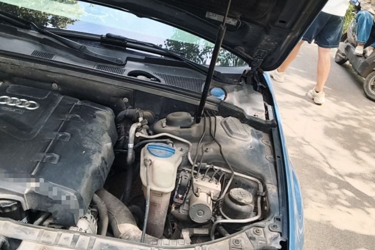 Used Audi A4L 2010 2.0 TFSI Technology Edition Engine Bay Left