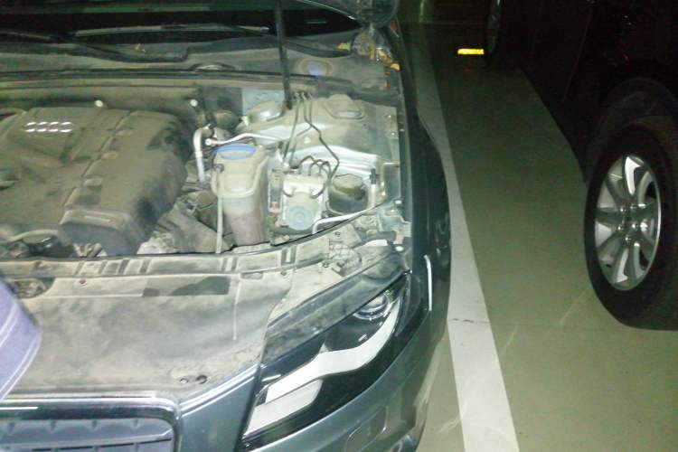 Used Audi A4L 2010 2.0 TFSI Comfort Edition Engine Bay Left