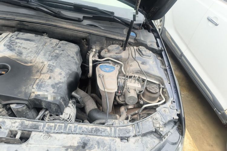 Used Audi A4L 2010 1.8 TFSI Comfort Model Engine Bay Left