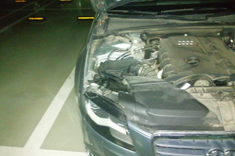 Used Audi A4L 2010 2.0 TFSI Comfort Edition Engine Bay Right