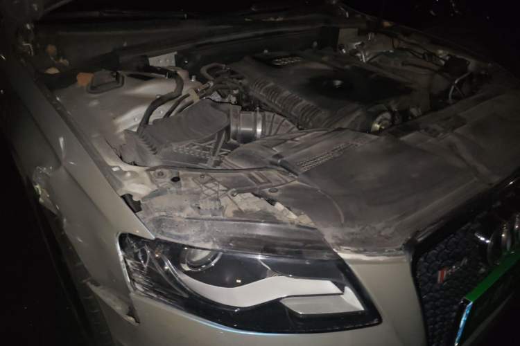 Used Audi A4L 2010 2.0 TFSI Sport Edition Engine Bay Right