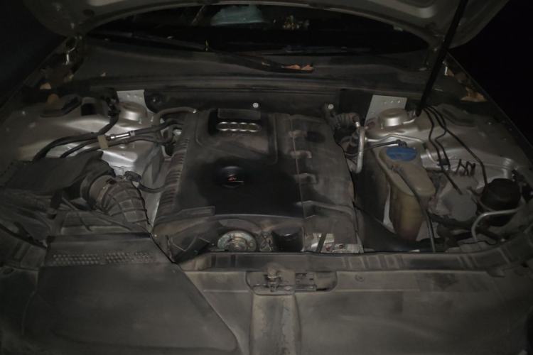 Used Audi A4L 2010 2.0 TFSI Sport Edition Engine Bay