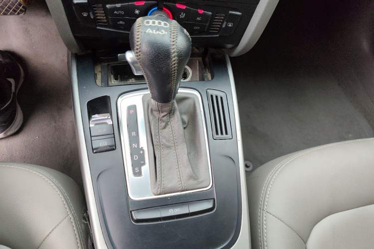 Used Audi A4L 2010 2.0 TFSI Standard Edition Gear Lever