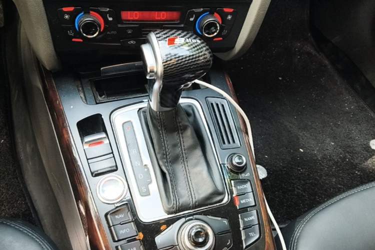 Used Audi A4L 2010 2.0 TFSI Technology Edition Gear Lever
