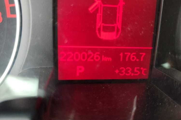 Used Audi A4L 2010 2.0 TFSI Standard Edition Odometer Close Up