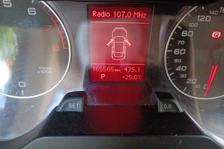 Used Audi A4L 2010 1.8 TFSI Comfort Model Odometer Close Up