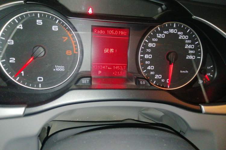 Used Audi A4L 2010 2.0 TFSI Comfort Edition Odometer Close Up