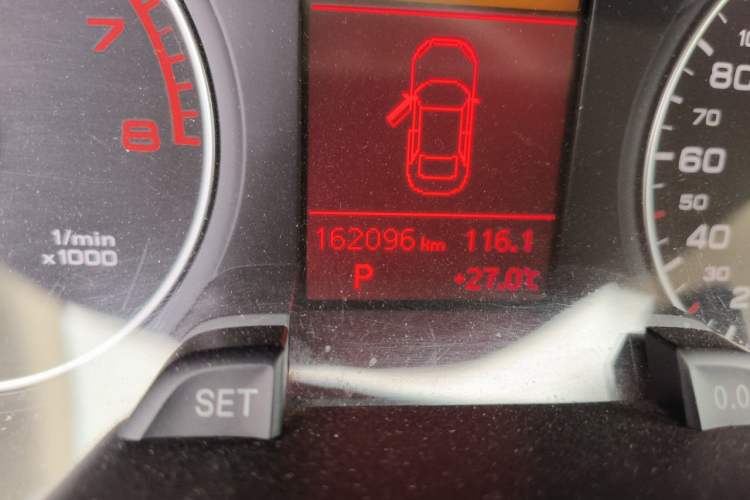 Used Audi A4L 2010 1.8 TFSI Comfort Model Odometer Close Up