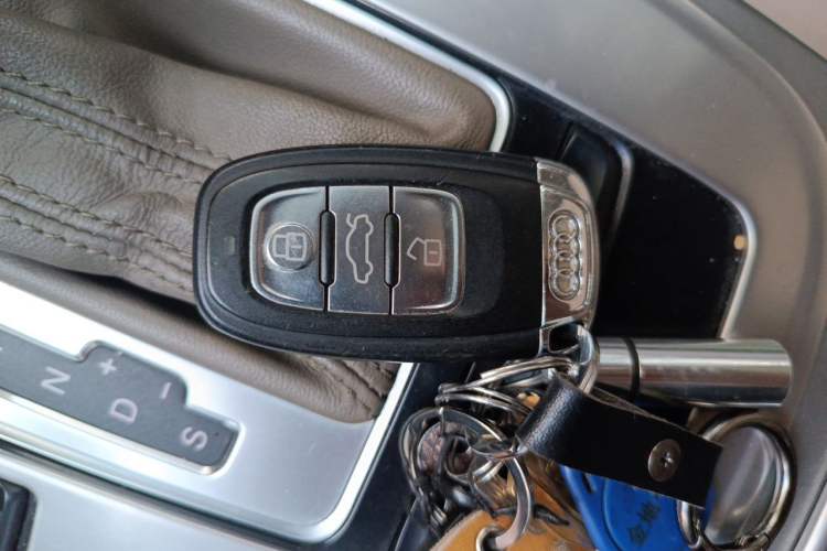 Used Audi A4L 2010 1.8 TFSI Comfort Model Vehicle Key