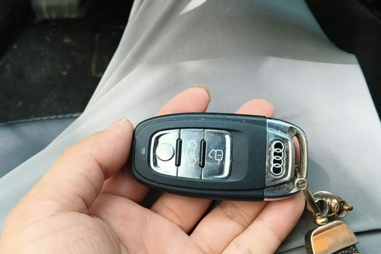 Used Audi A4L 2010 2.0 TFSI Technology Edition Vehicle Key