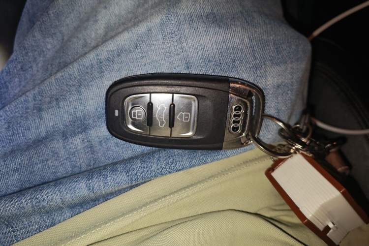 Used Audi A4L 2010 2.0 TFSI Sport Edition Vehicle Key