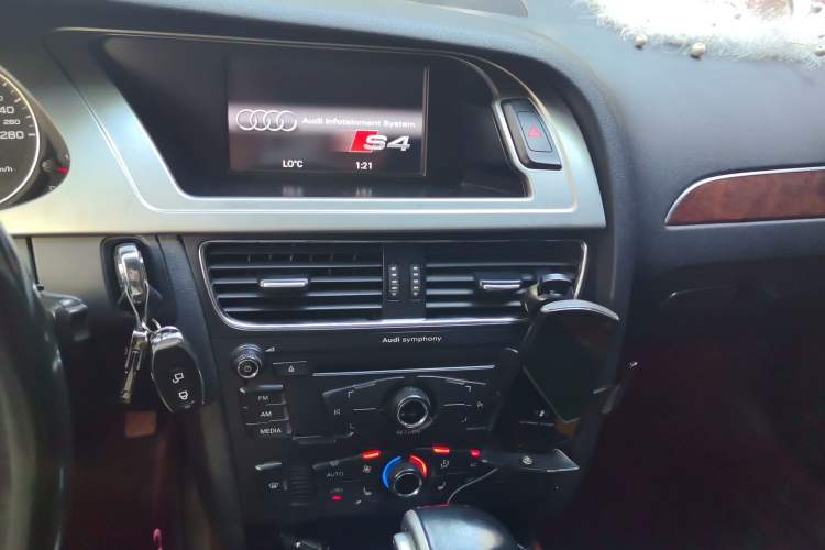 Used Audi A4L 2010 2.0 TFSI Standard Edition Audio And AC Panel