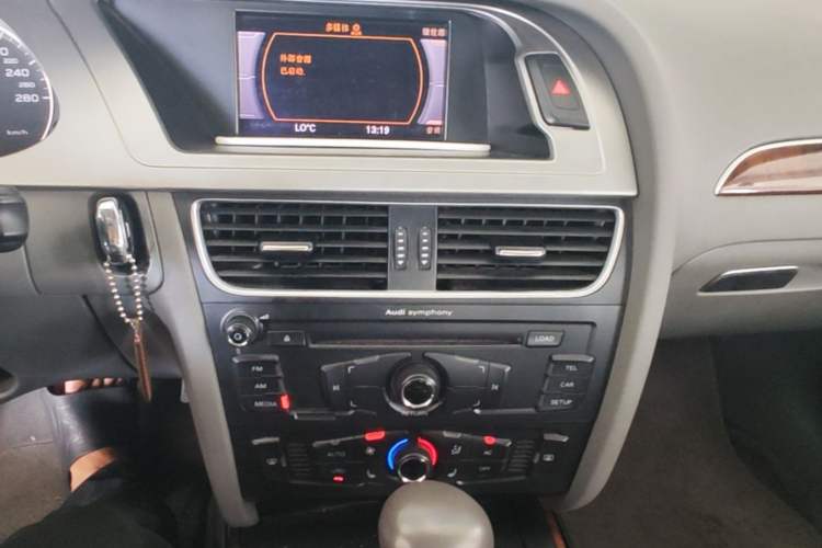 Used Audi A4L 2010 2.0 TFSI Comfort Edition Audio And AC Panel