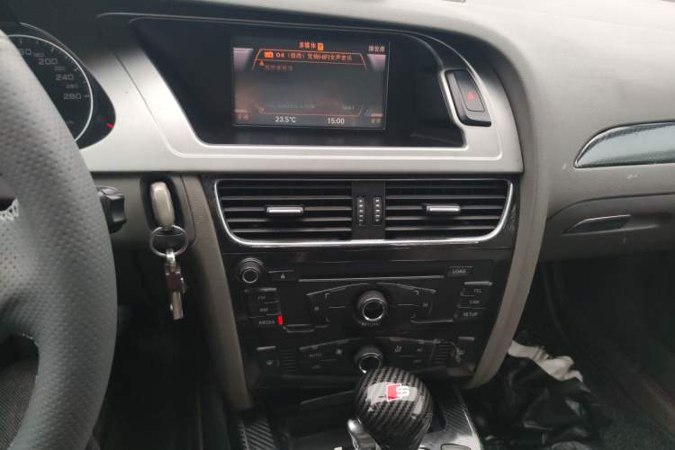Used Audi A4L 2010 2.0 TFSI Standard Edition Audio And AC Panel