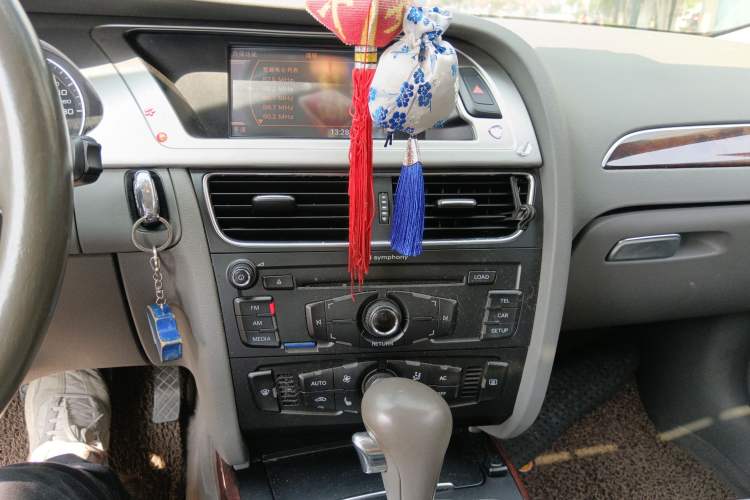 Used Audi A4L 2010 2.0 TFSI Comfort Edition Audio And AC Panel