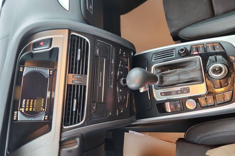 Used Audi A4L 2010 2.0 TFSI Sport Edition Audio And AC Panel