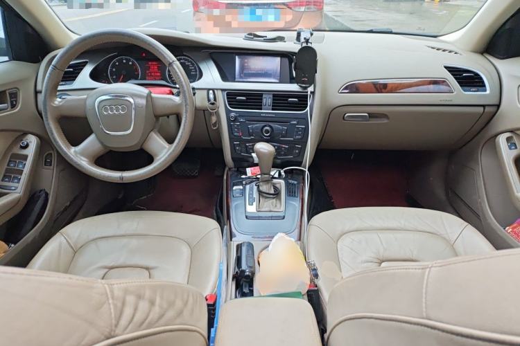 Used Audi A4L 2010 2.0 TFSI Comfort Edition Center Console