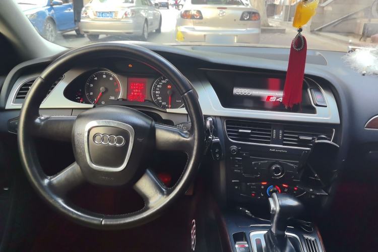 Used Audi A4L 2010 2.0 TFSI Standard Edition Center Console