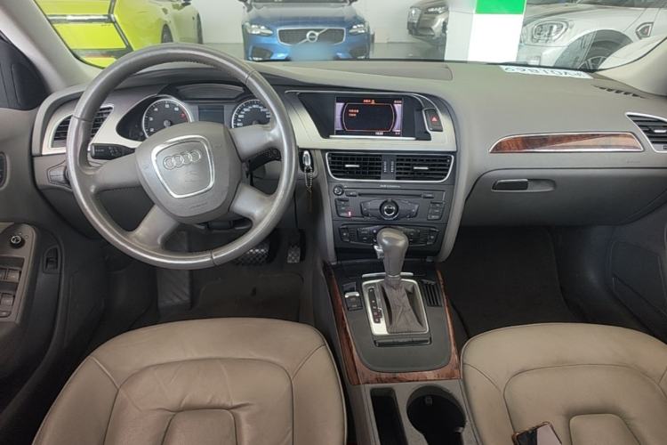 Used Audi A4L 2010 2.0 TFSI Comfort Edition Center Console