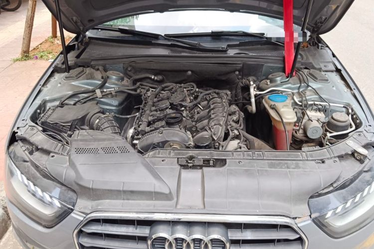 Used Audi A4L 2010 2.0 TFSI Comfort Edition Engine Bay