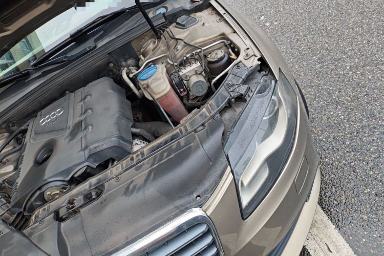 Used Audi A4L 2010 2.0 TFSI Comfort Edition Engine Bay Left