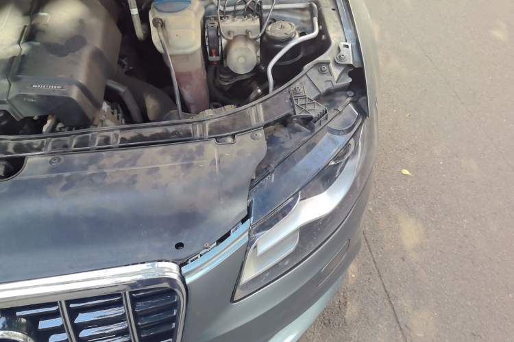 Used Audi A4L 2010 2.0 TFSI Standard Edition Engine Bay Left