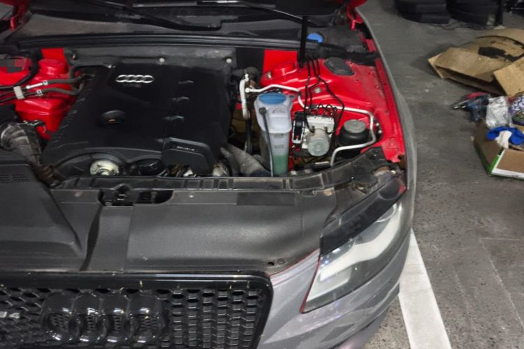 Used Audi A4L 2010 2.0 TFSI Standard Edition Engine Bay Left