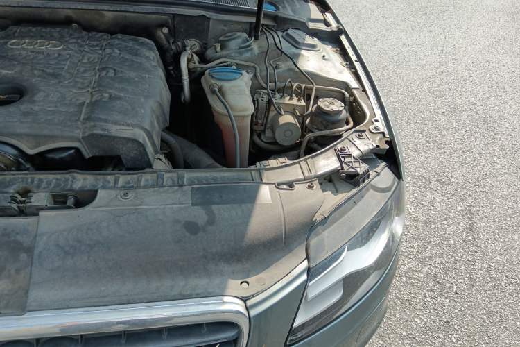 Used Audi A4L 2010 2.0 TFSI Comfort Edition Engine Bay Left