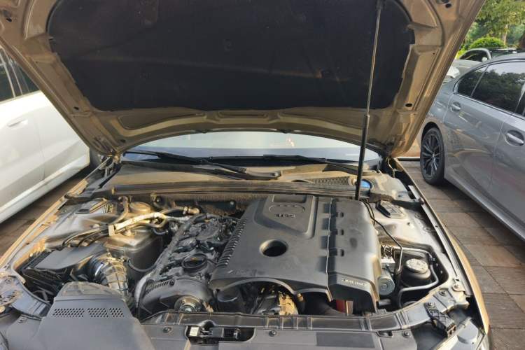 Used Audi A4L 2010 1.8 TFSI Comfort Model Engine Bay