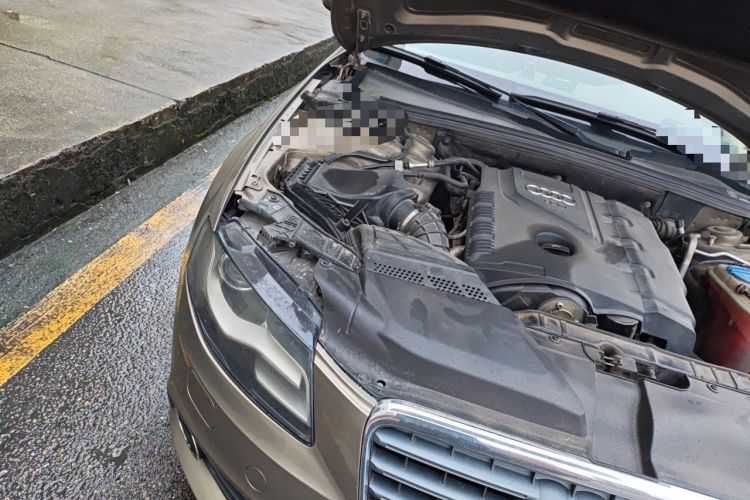 Used Audi A4L 2010 2.0 TFSI Comfort Edition Engine Bay Right