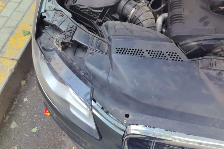 Used Audi A4L 2010 2.0 TFSI Standard Edition Engine Bay Right