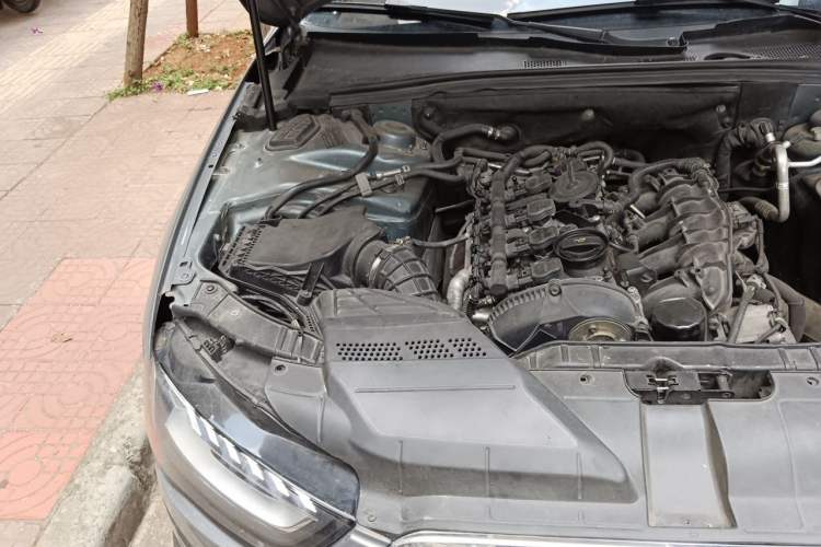 Used Audi A4L 2010 2.0 TFSI Comfort Edition Engine Bay Right