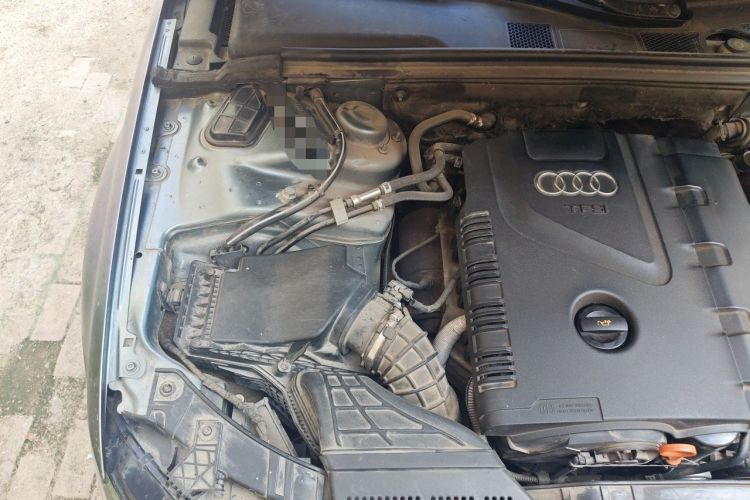 Used Audi A4L 2010 2.0 TFSI Standard Edition Engine Bay Right