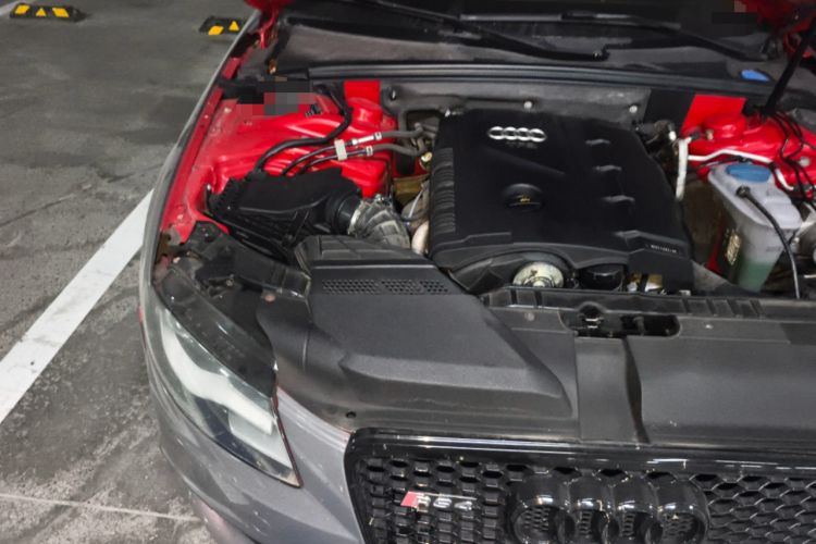 Used Audi A4L 2010 2.0 TFSI Standard Edition Engine Bay Right