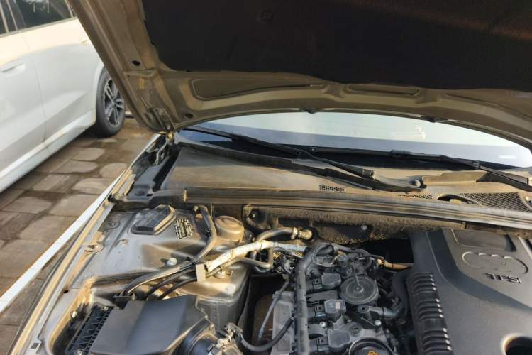 Used Audi A4L 2010 1.8 TFSI Comfort Model Engine Bay Right