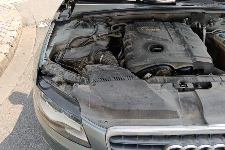 Used Audi A4L 2010 2.0 TFSI Comfort Edition Engine Bay Right