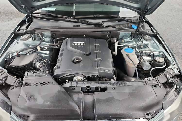 Used Audi A4L 2010 2.0 TFSI Sport Edition Engine Bay