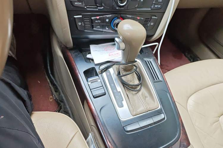 Used Audi A4L 2010 2.0 TFSI Comfort Edition Gear Lever
