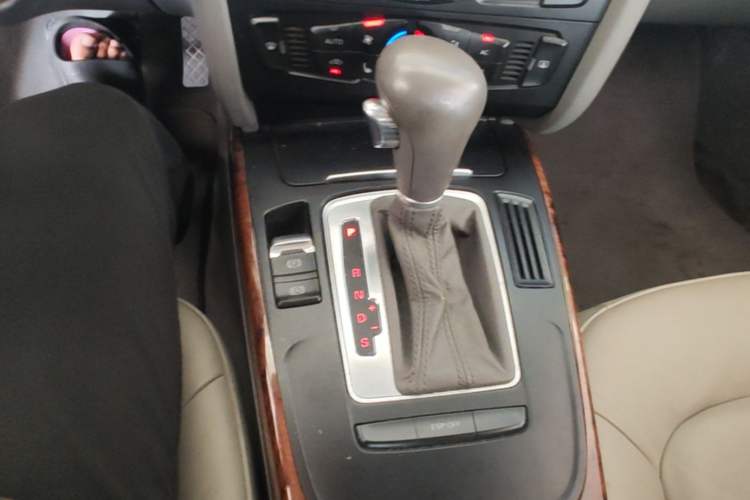 Used Audi A4L 2010 2.0 TFSI Comfort Edition Gear Lever