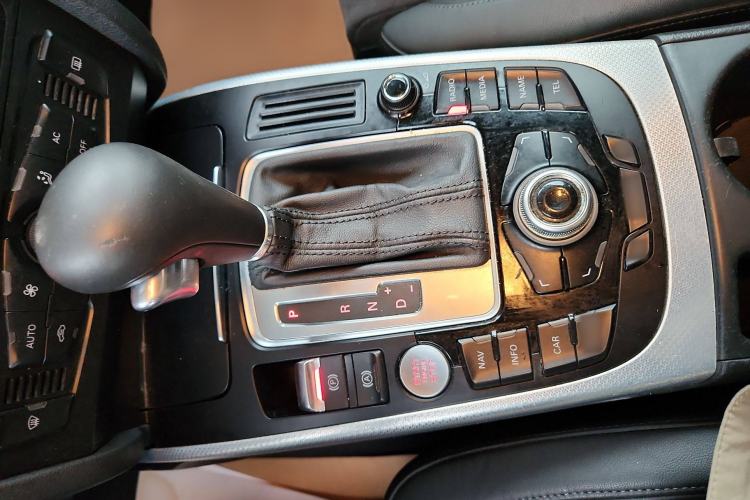Used Audi A4L 2010 2.0 TFSI Sport Edition Gear Lever