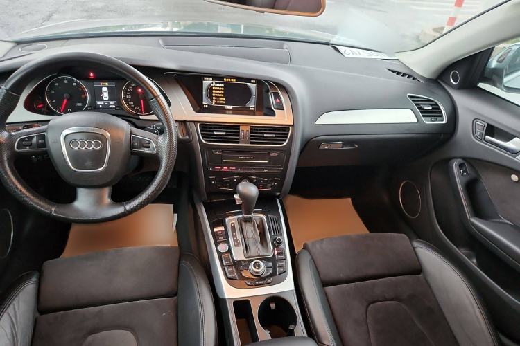 Used Audi A4L 2010 2.0 TFSI Sport Edition Interior 3