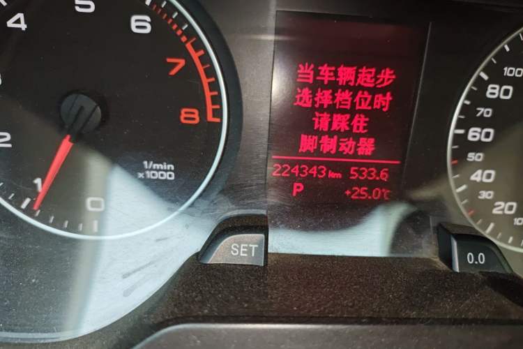 Used Audi A4L 2010 2.0 TFSI Comfort Edition Odometer Close Up