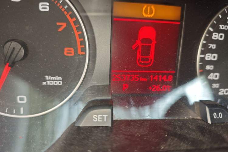 Used Audi A4L 2010 2.0 TFSI Standard Edition Odometer Close Up