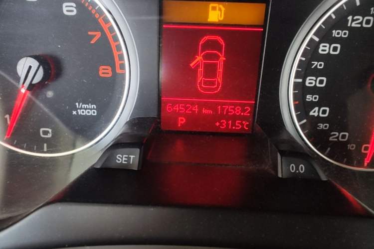 Used Audi A4L 2010 2.0 TFSI Comfort Edition Odometer Close Up