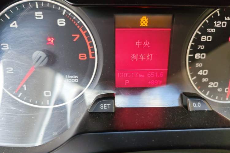 Used Audi A4L 2010 2.0 TFSI Standard Edition Odometer Close Up