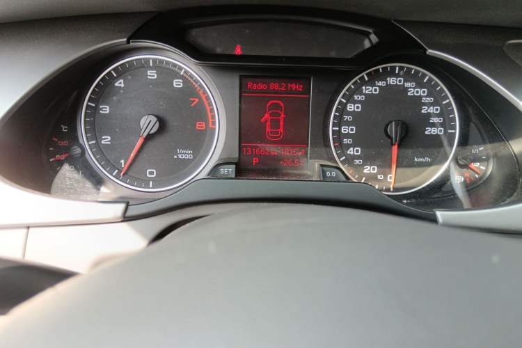 Used Audi A4L 2010 2.0 TFSI Comfort Edition Odometer Close Up