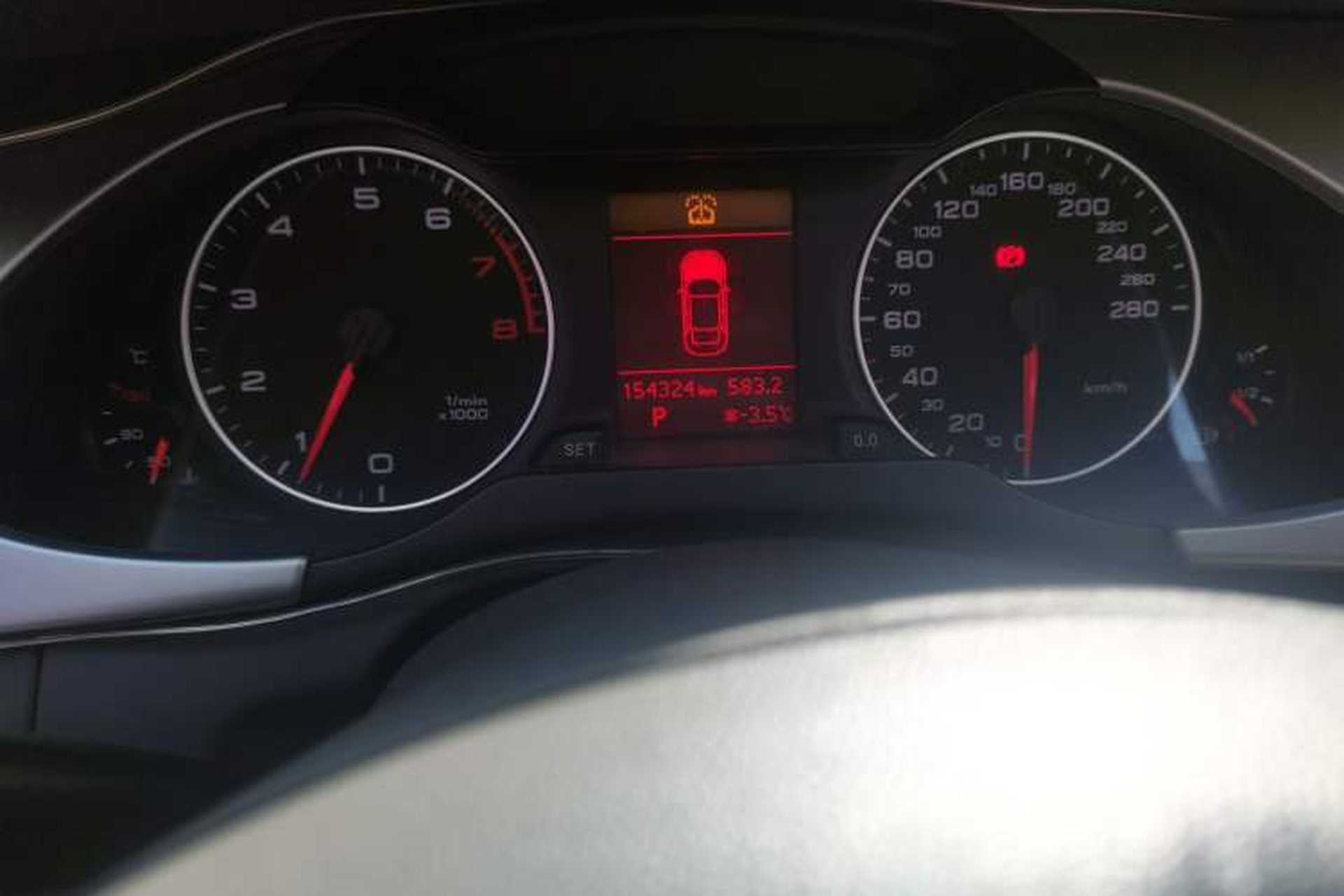 Used Audi A4L 2010 2.0 TFSI Standard Edition Odometer Close Up