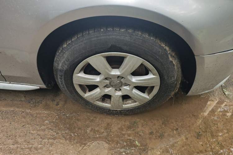 Used Audi A4L 2010 2.0 TFSI Standard Edition Right Front Wheel Hub